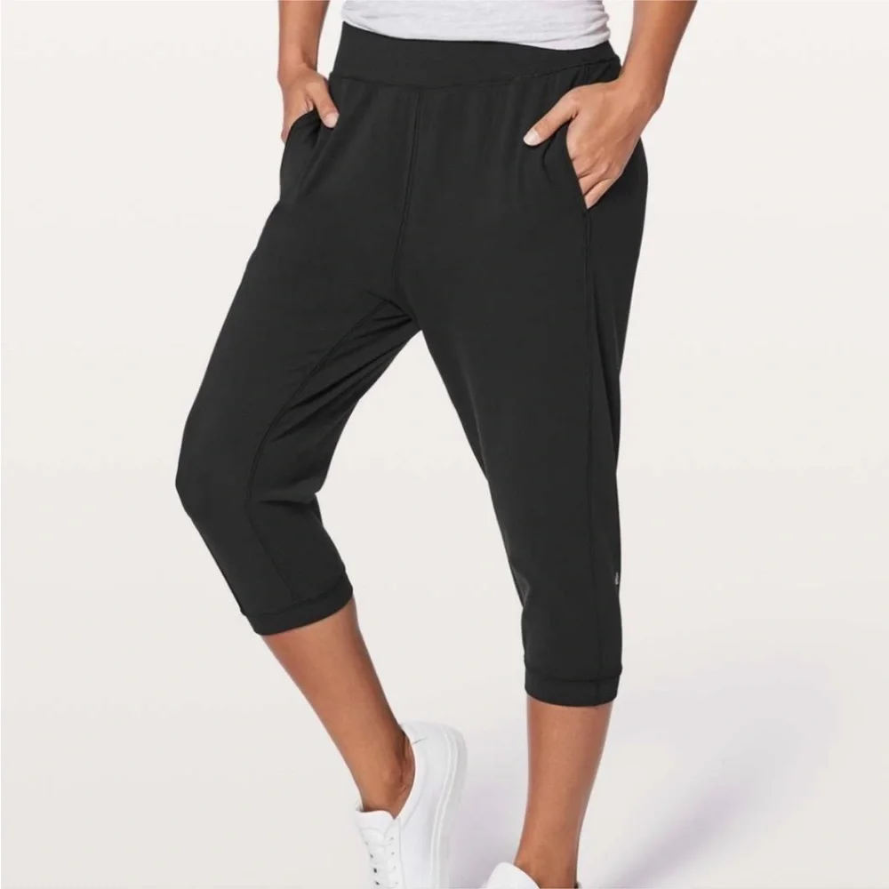 Lululemon Rejuvenate Crop Black Women's‎ 4
